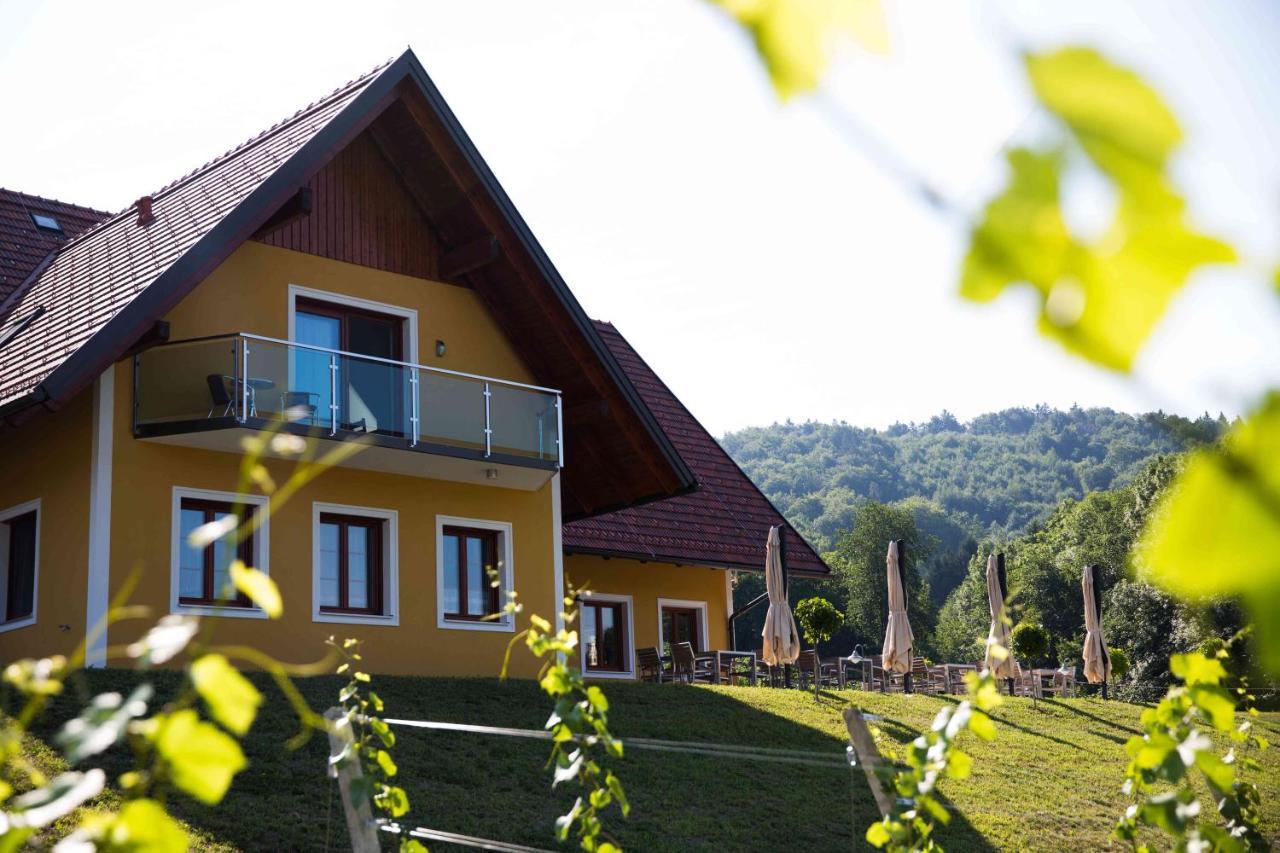Weingut-Gaestezimmer Uhl Ratsch an der Weinstraße 外观 照片