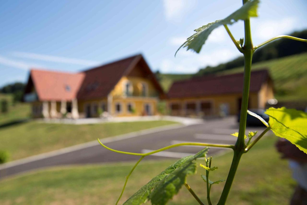 Weingut-Gaestezimmer Uhl Ratsch an der Weinstraße 外观 照片