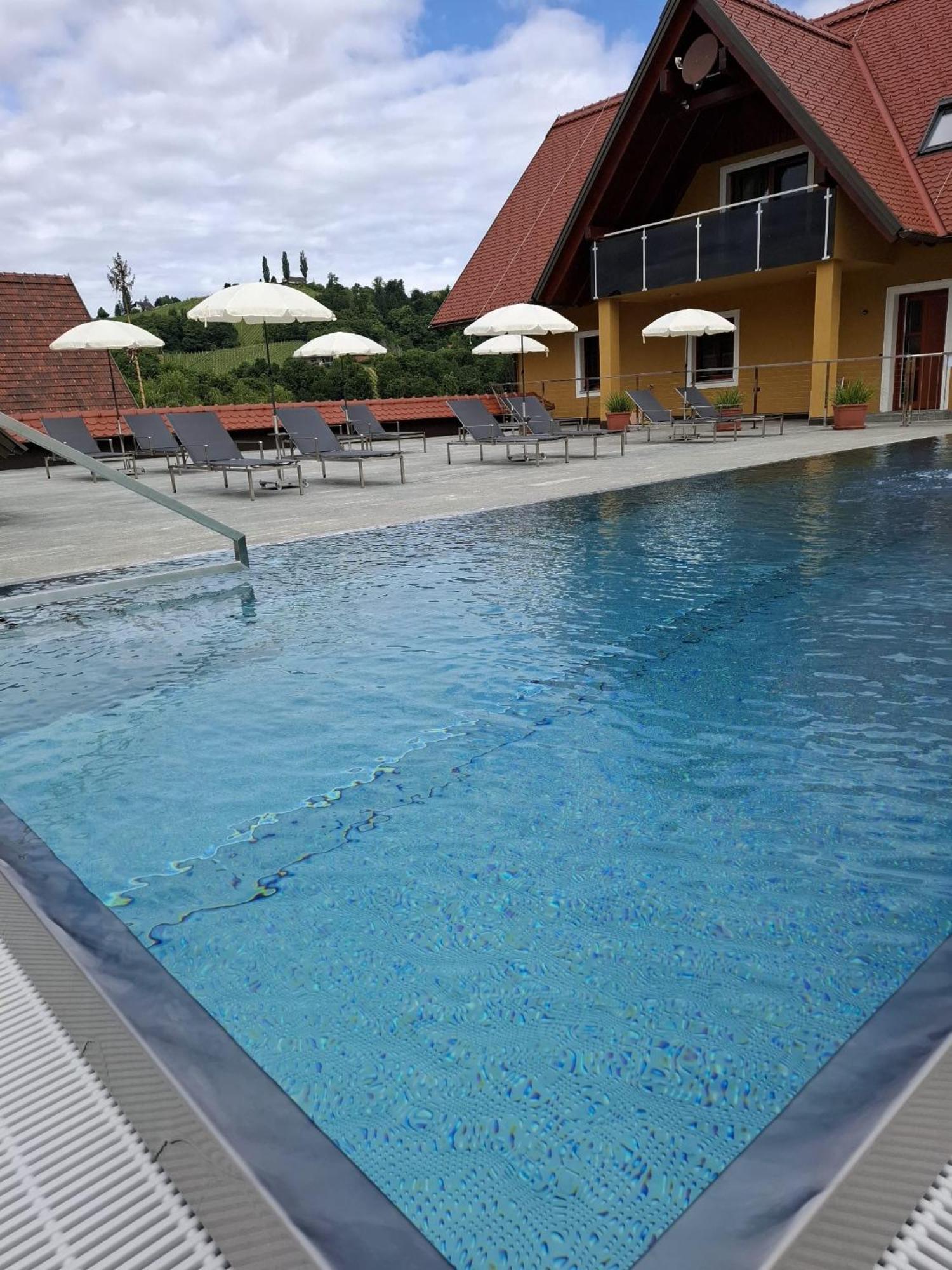 Weingut-Gaestezimmer Uhl Ratsch an der Weinstraße 外观 照片