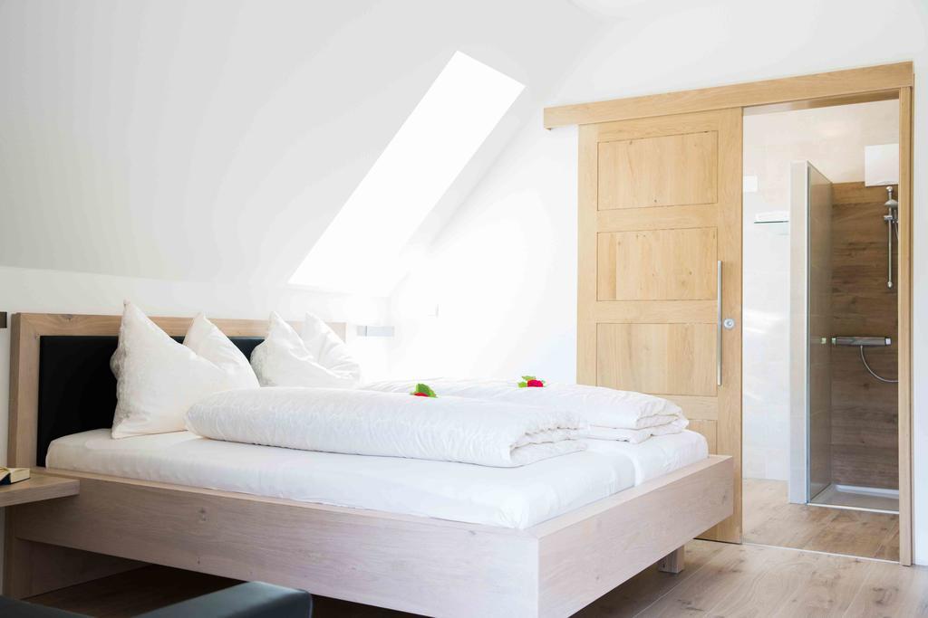 Weingut-Gaestezimmer Uhl Ratsch an der Weinstraße 外观 照片
